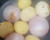 A picture of step 1 of Tandoori aloo - pyaaz subji.