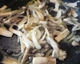 A picture of step 3 of Easy Japanese-style Mushroom Spaghetti.