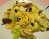A picture of step 5 of Japanese Leek & Shimeji Mushrooms with Scrambled Egg.