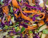 Foto del paso 4 de la receta: Ensalada crujiente de col morada y zanahoria estilo asiático