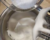 Foto del passaggio 1 della ricetta Meringata ai frutti misti
