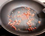 Foto del paso 3 de la receta: Corazones de alcachofa sobre cama de patata trufada y jamón
