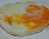 A picture of step 1 of Eggs With Onion And Cheese Burger.