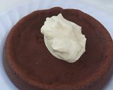 Foto del paso 6 de la receta: Torta De Chocolate Sin Harina Con Crema y Frutas Para Mamá ❤️