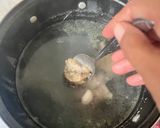 Foto langkah ke 1 dari resep Soto bening ayam kampung.