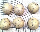 A picture of step 3 of Crispy Sausage Bread With Black Sesame Seeds.