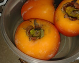 A picture of step 1 of Tasteful khaki and dates juice.