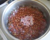 A picture of step 2 of Tsubushi-An (Sweet simmered azuki beans).