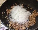 กะหล่ำปลีผัดวุ้นเส้นหมูสับ วิธีทำสูตร 4 รูป