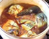 A picture of step 5 of Rich Miso-Simmered Mackerel.
