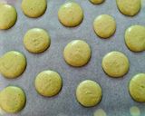 Foto langkah ke 4 dari resep Matcha Macarons Part 2 dengan Creamcheese Filling.