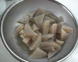 A picture of step 2 of Sweet and Salty Simmered Konnayku and Atsuage Fried Tofu.