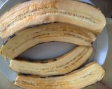A picture of step 2 of Alloco( Fried Plantains).