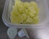 A picture of step 1 of Pomelo & Mango Sago.
