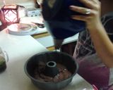 A picture of step 3 of Chocoflan.