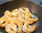 A picture of step 2 of Spicy But Juicy Chili Shrimp With Tomato.
