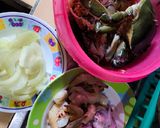 Foto langkah ke 1 dari resep Asam manis seafood (kepiting,udang,cumi).