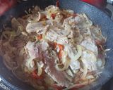 Foto del paso 4 de la receta: Salteado de pescadilla, cebolla y morrón