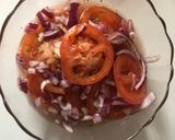 Paradicsom saláta lilahagymával recept fázis 8 fotója