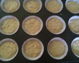A picture of step 3 of Irmgards lemon surprise cup cakes.