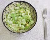 Foto del paso 4 de la receta: Ensalada dietética de lechuga y tomate fácil y rápida de preparar