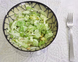 Foto del paso 4 de la receta: Ensalada dietética de lechuga y tomate fácil y rápida de preparar