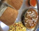 મિસલ પાઉં(મિક્સ કઠોળ)(misal pav recipe in gujarati) રેસીપી સ્ટેપ7ફોટો