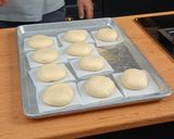 Foto langkah ke 4 dari resep Donut mochi viral!.