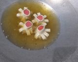 Foto langkah ke 5 dari resep Bunga Sosis Pangsit.