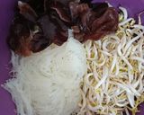 Foto langkah ke 3 dari resep Tumis soun tauge dan jamur kuping.