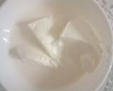 A picture of step 2 of Overnight oats with mix berries.