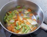 Foto langkah ke 5 dari resep Sayur Sop Sosis Bening.