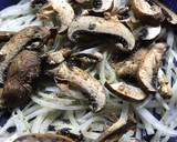 Foto del paso 2 de la receta: Champiñones a la mexicana. 100% libre de grasa