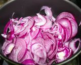 A picture of step 3 of Beer Caramelized Onions.
