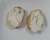 Foto del paso 4 de la receta: Crostinis de jamón serrano, pera y miel