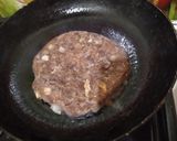 Foto del paso 1 de la receta: Papas rústicas fritas con hamburguesa