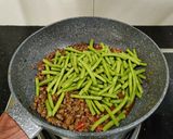 Foto langkah ke 7 dari resep Tumis Baby Buncis Singapore.