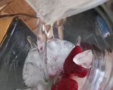 Foto del paso 2 de la receta: Limonada de frutilla y menta fácil