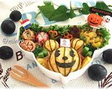 A picture of step 4 of Mickey Mouse Halloween Character Bento.