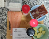 Foto del paso 1 de la receta: Salmón con leche, curry rojo y patatas bravas
