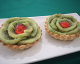 Foto del passaggio 4 della ricetta Tartellette di pasta frolla ai kiwi