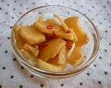 A picture of step 5 of Ginger and Daikon Radish Honey Pickles.