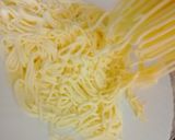 A picture of step 4 of Spaghetti ice cream.