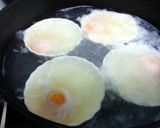 A picture of step 1 of Poached Egg.
