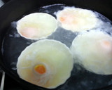 A picture of step 1 of Poached Egg.