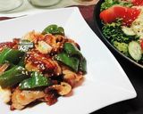 A picture of step 5 of Tangy Stir-fried Chicken Thigh Meat and Green Peppers.