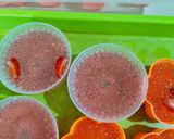 Foto langkah ke 5 dari resep Pudding Strawberry Selasih.