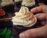 A picture of step 7 of Buttercream Chocolate Cupcakes.