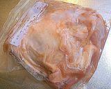 A picture of step 1 of Steamed Chicken with Tomato and Onion Sauce.