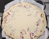 A picture of step 4 of Quiche Lorraine.